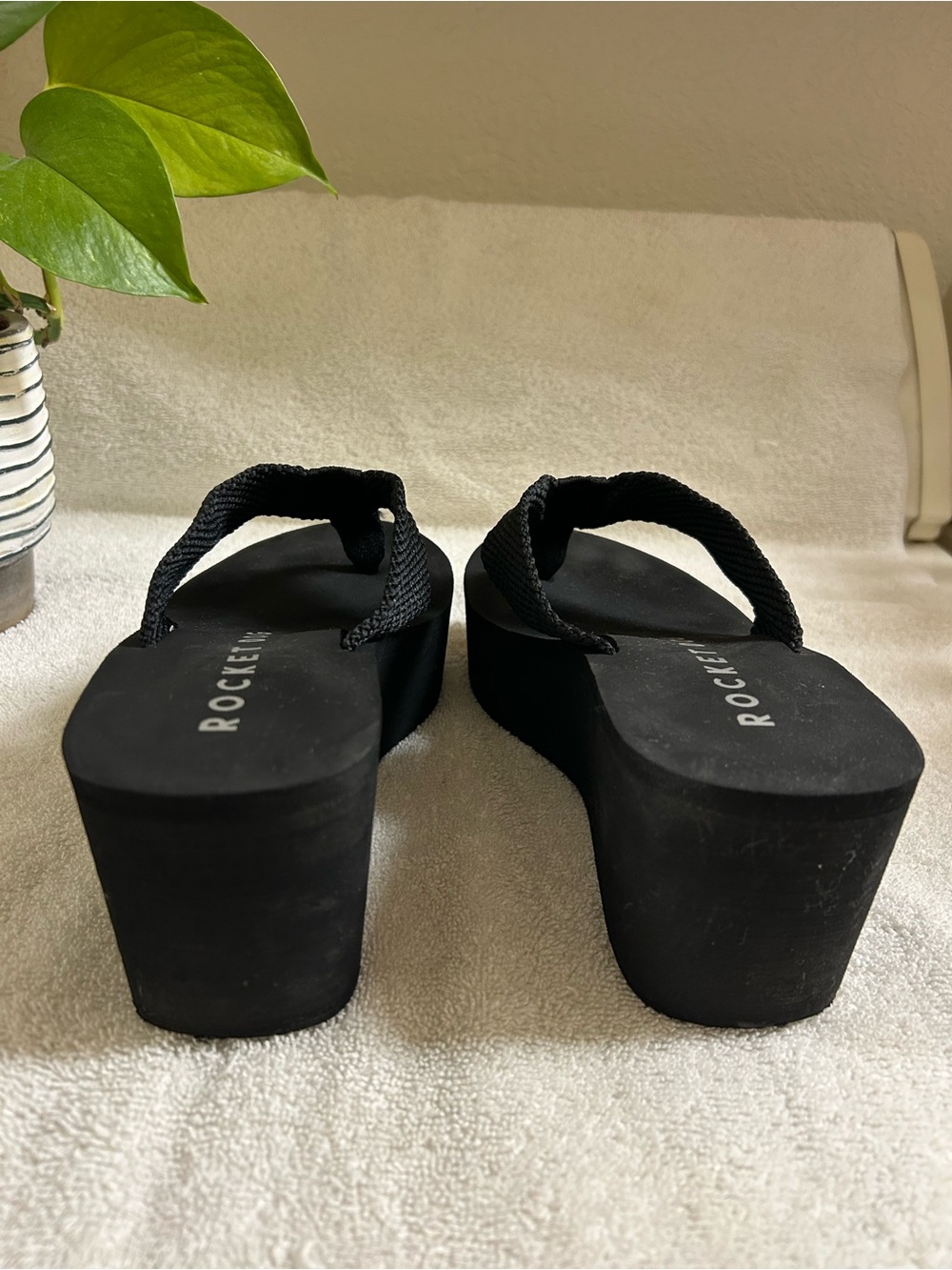 Rocket Dog Black Platform Thong Sandals